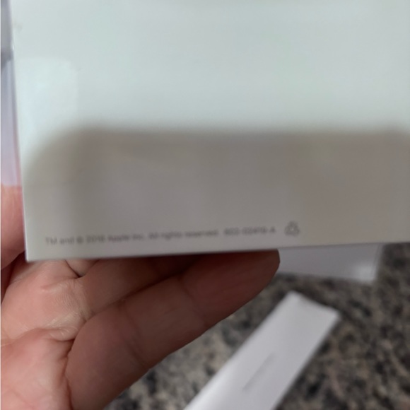 Ipad 12.9 4th generation bundle with apple keyboard/case and Apple Pencil - Picture 3 of 10